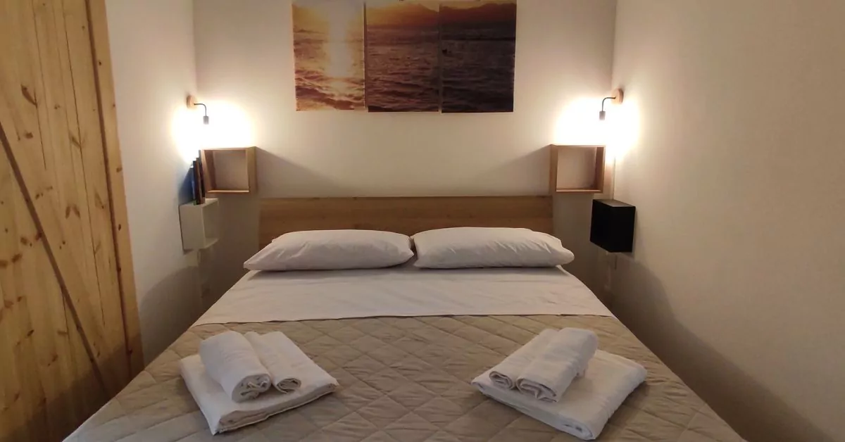 camera-da-letto-aspranthouse-fronte